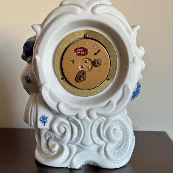 Old fashion little blue boy clock - Picture 2 of 7